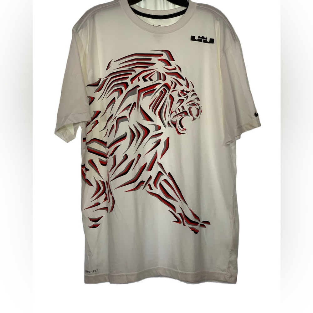Lebron Lion T Shirt. Nike Shirt Mens XLarge Dri Fit Tiger Graphic Print.EC